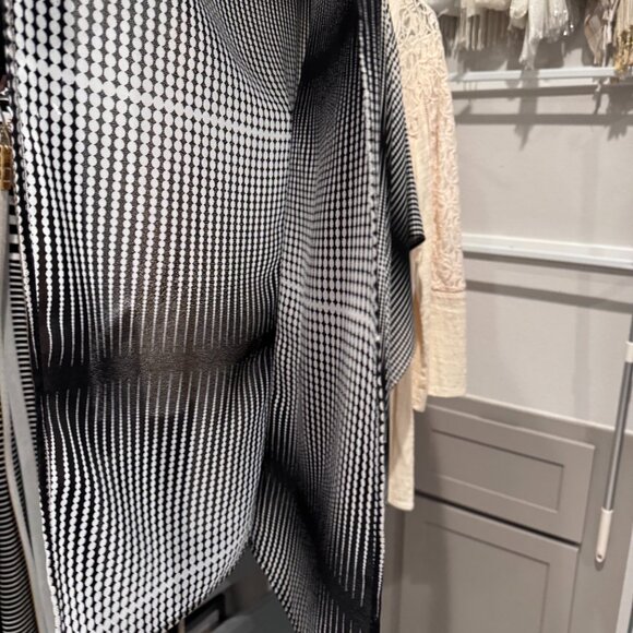 Geometric Blouse - Picture 2 of 6